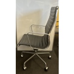 Herman Miller Eames Aluminium Group Management Armchair - Image 2